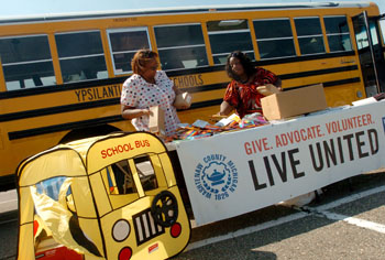 082509_NEWS_Stuff a Bus_MRM_01.jpg