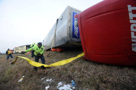 120809_TRUCK_ROLLOVER_I-94_.JPG