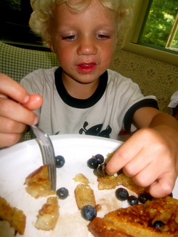 Thumbnail image for lampman, tate eating blueberry french toast