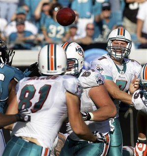 Ex-Michigan quarterback Chad Henne sets team record, leads Miami Dolphins