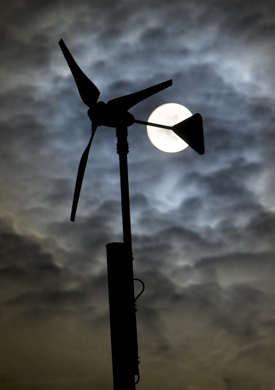 042710_windmill.jpg