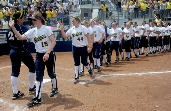 Michigan Softball Team Beats Notre Dame 8 0 Advances To NCAA Regional