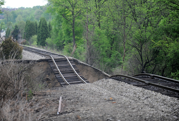 052611-AJC-railroad-bridge-collapse-01.JPG