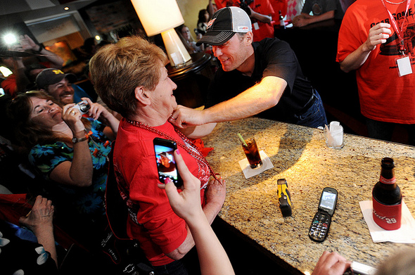 kevin-harvick-signing.jpg