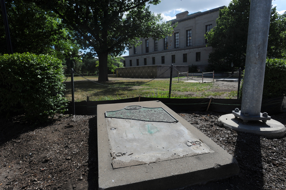 Broken-Jewish-historical-marker.jpg