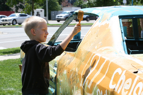 Alex_Holden_Paints_car.JPG