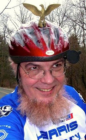 Sheldon-Brown-the-bicycle-expert-with-an-eagle-topped-helmet.jpg