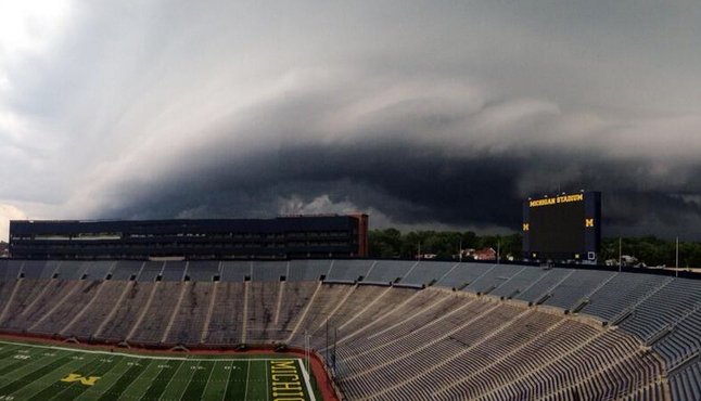 storm_clouds_over_big_house.jpg