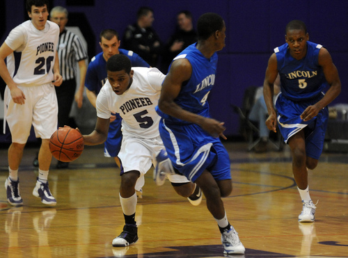 James Kelly scores 22 in Pioneer boys' 62-55 win over Lincoln