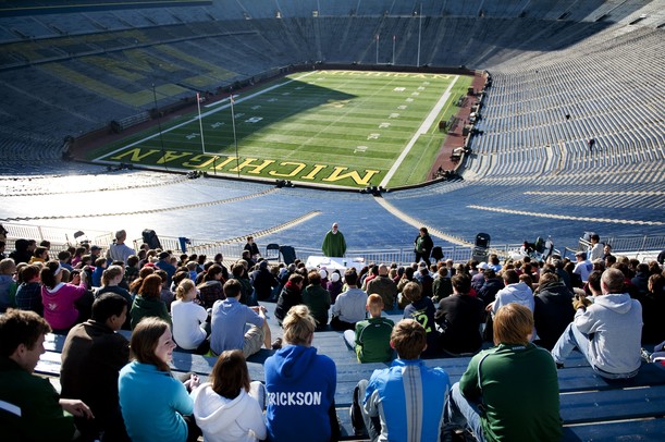 More than 300 volunteers clean up the Big House following Michigan football  games